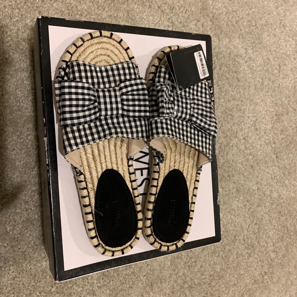 Forever 21 flat sandals size 6.5